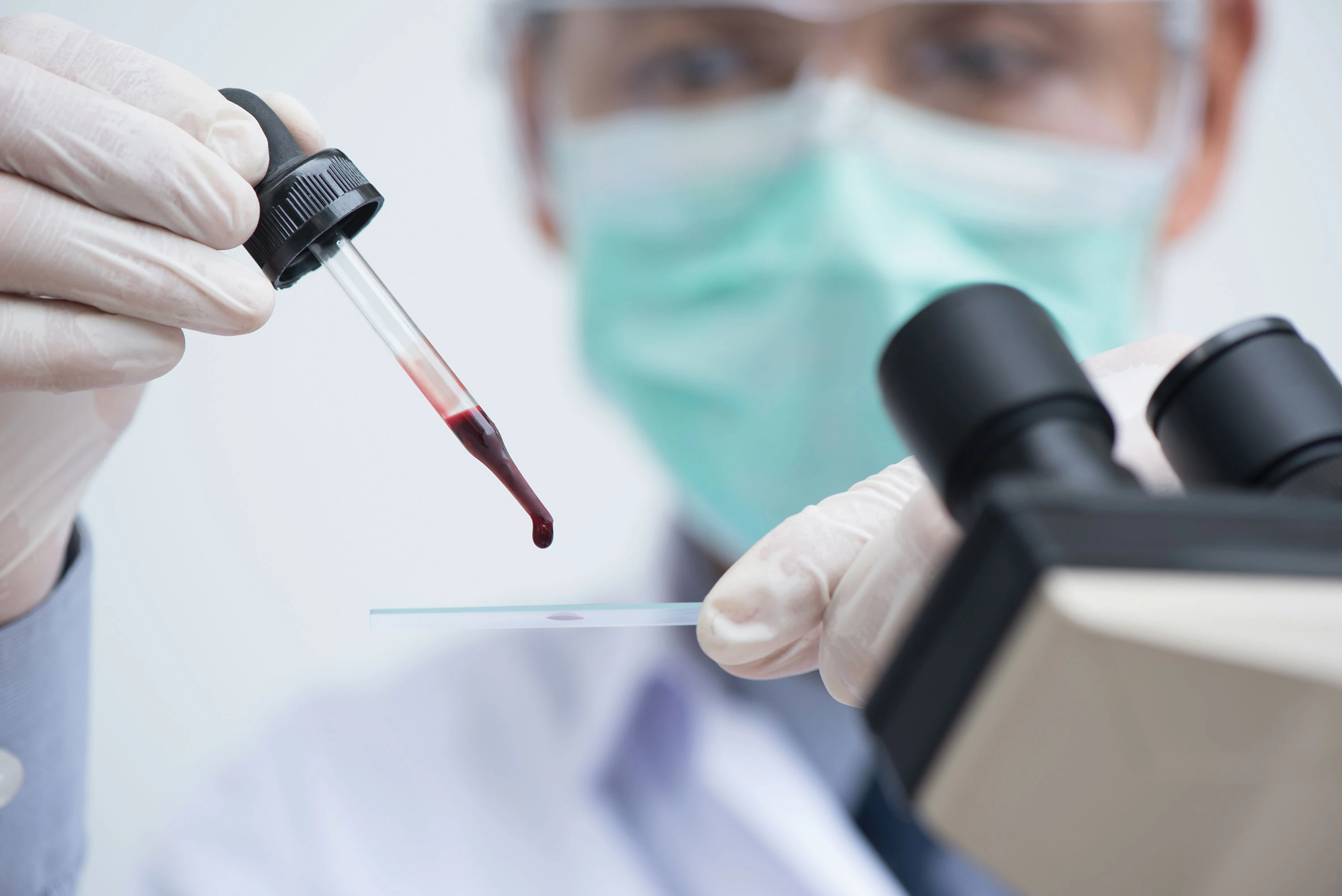 researcher doing a blood test analysis